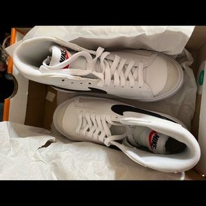 Nike Blazer mid  77’ youth size 3.5